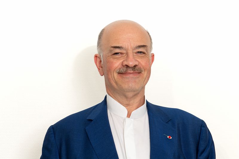 portrait en buste d'Alain Bauer